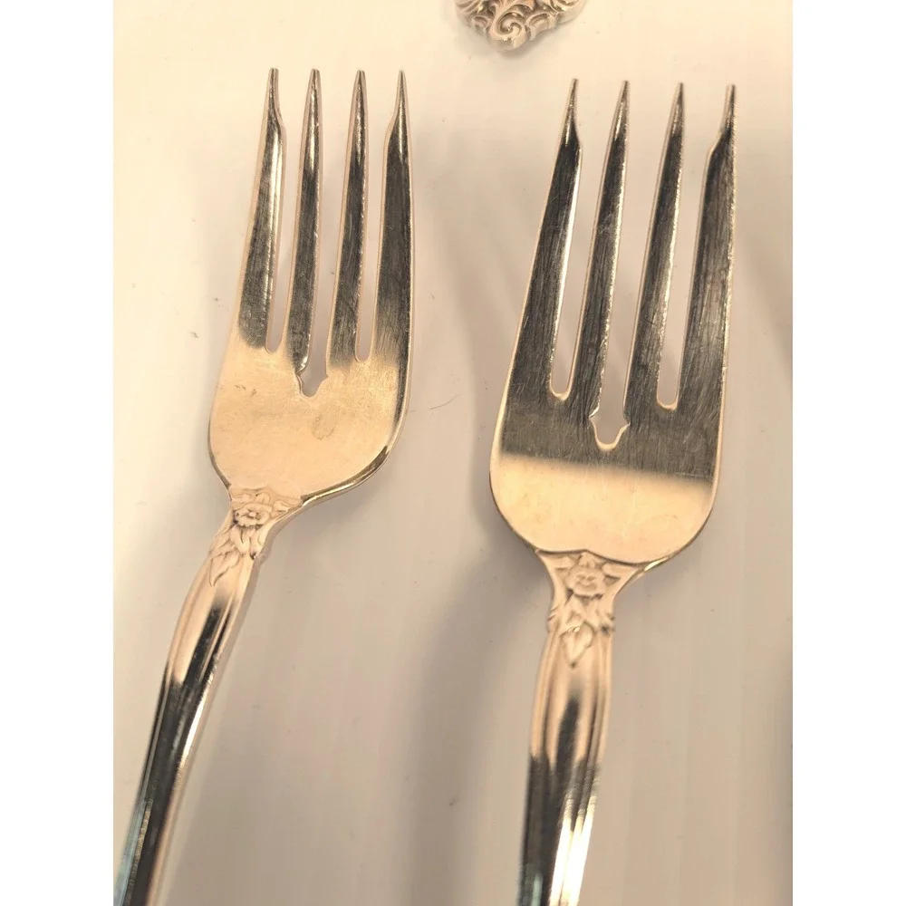 International Deepsilver Silver Orleans Silverplate Flatware (12) 5 pc Setting